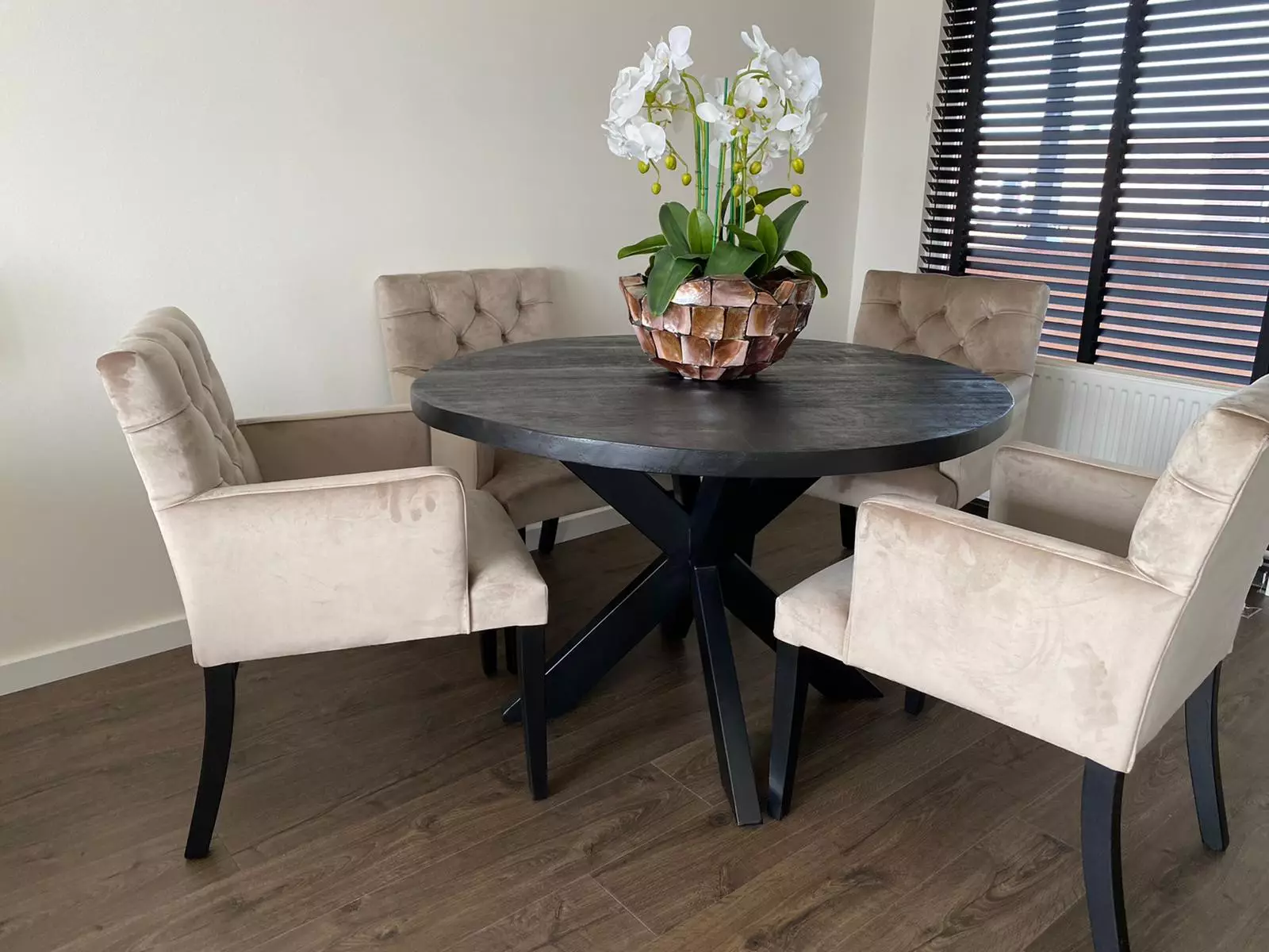 Velvet_stoelen_met_capitons
