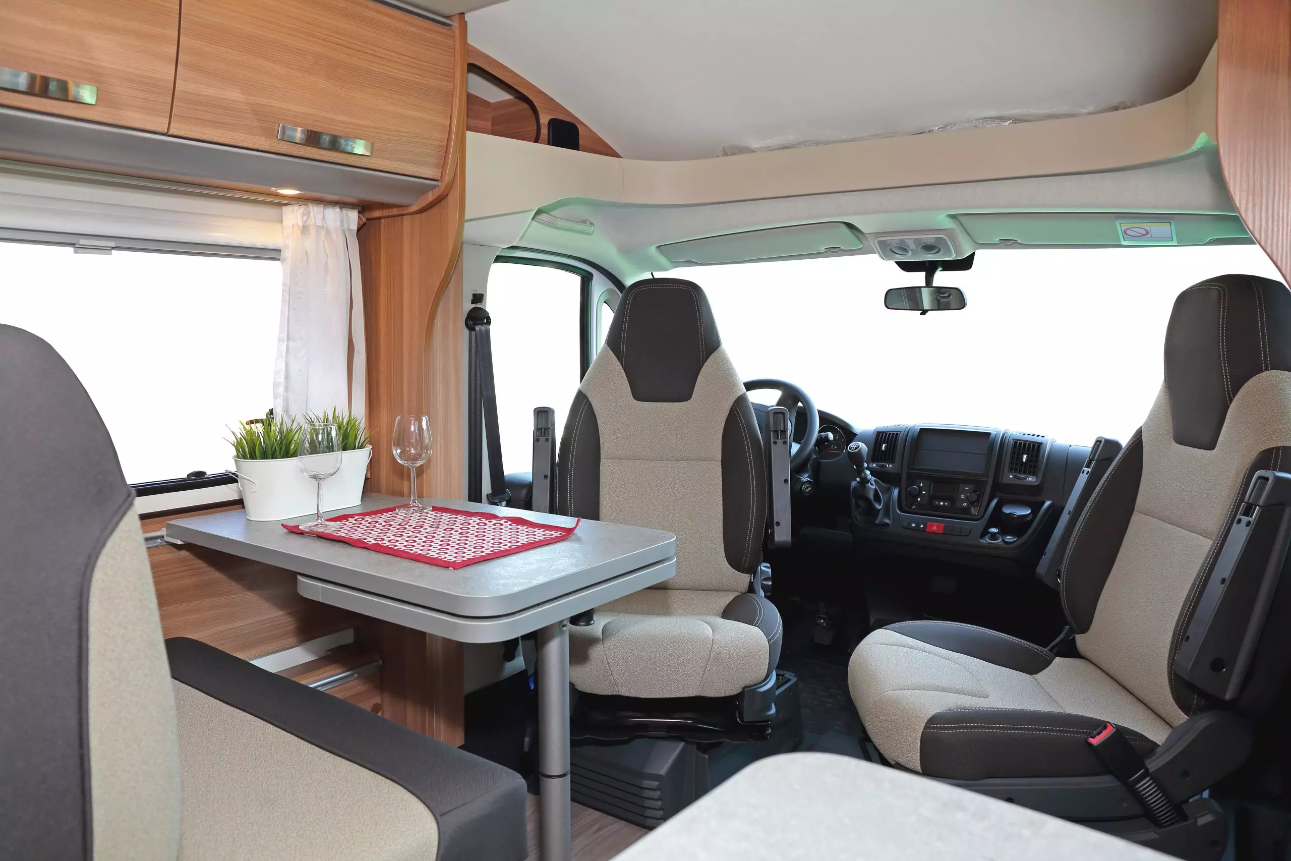 camper_interieur_leder_stof_detailing_poetsen_caboatcare_houten-scaled